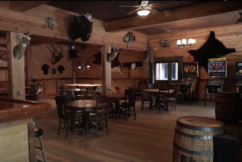 Whisky River saloon