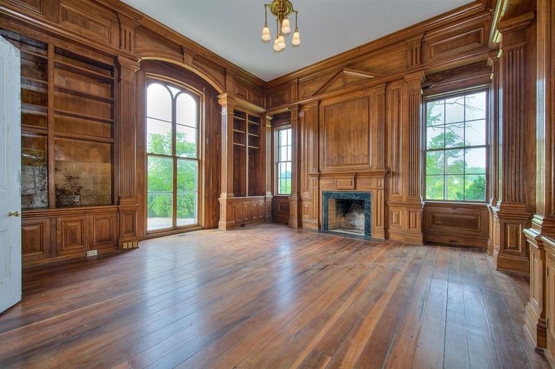 Woodwork in Tim McGraw and Faith Hill's house